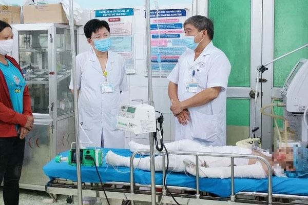 Cái kết buồn của người vợ gọi điện nói lời cuối với chồng trong Ranh giới: Cha nói người ta đem cốt mẹ về, mẹ sẽ không về được nữa-21