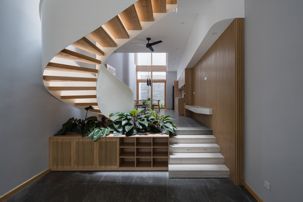 Mê mẩn nhà phố 2,3 tỷ có cầu thang uốn lượn như dải lụa, góc nào cũng giống triển lãm nghệ thuật-3