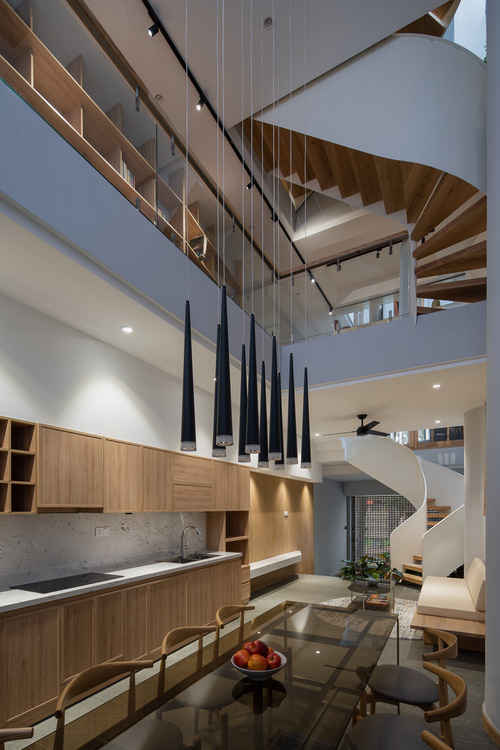 Mê mẩn nhà phố 2,3 tỷ có cầu thang uốn lượn như dải lụa, góc nào cũng giống triển lãm nghệ thuật-7