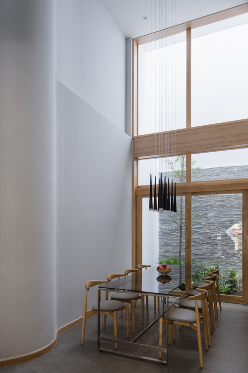 Mê mẩn nhà phố 2,3 tỷ có cầu thang uốn lượn như dải lụa, góc nào cũng giống triển lãm nghệ thuật-8