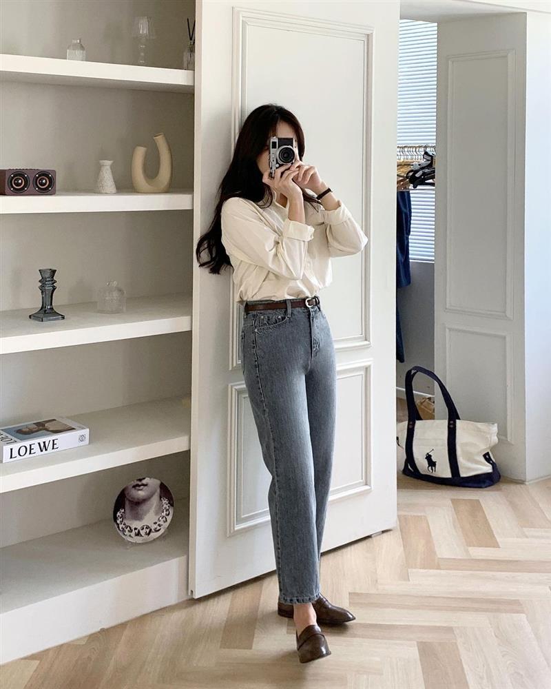 Kiểu quần jeans yêu thích của Victoria Beckham lại khiến cô bị dìm chân ngắn một mẩu, chị em thấy thì đừng mua-8