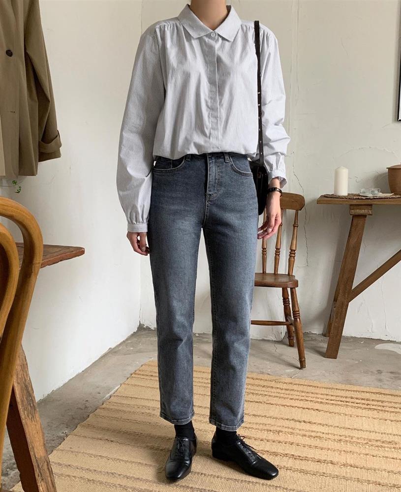 Kiểu quần jeans yêu thích của Victoria Beckham lại khiến cô bị dìm chân ngắn một mẩu, chị em thấy thì đừng mua-9