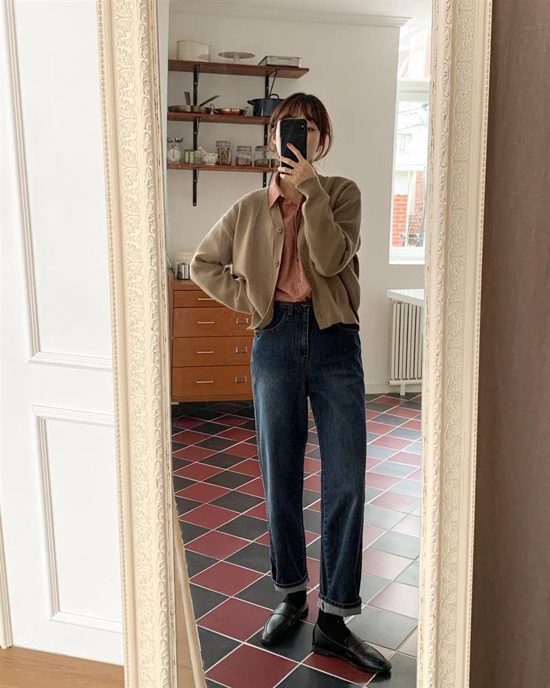 Kiểu quần jeans yêu thích của Victoria Beckham lại khiến cô bị dìm chân ngắn một mẩu, chị em thấy thì đừng mua-10