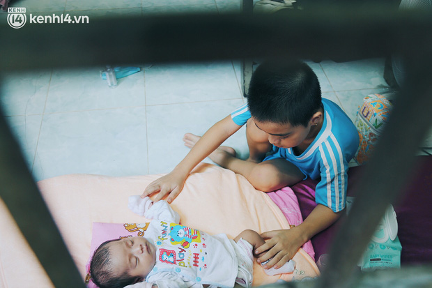 Cái kết buồn của người vợ gọi điện nói lời cuối với chồng trong Ranh giới: Cha nói người ta đem cốt mẹ về, mẹ sẽ không về được nữa-3