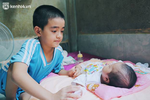 Cái kết buồn của người vợ gọi điện nói lời cuối với chồng trong Ranh giới: Cha nói người ta đem cốt mẹ về, mẹ sẽ không về được nữa-7