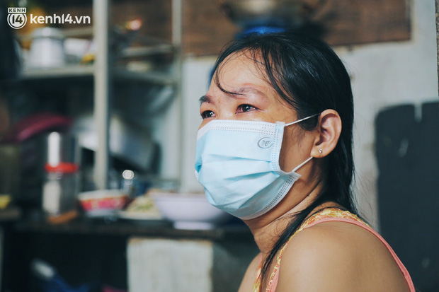 Cái kết buồn của người vợ gọi điện nói lời cuối với chồng trong Ranh giới: Cha nói người ta đem cốt mẹ về, mẹ sẽ không về được nữa-12