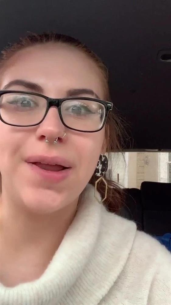 Mẹ đẻ thông báo tái hôn sau nhiều năm giường đơn gối chiếc, cô gái chưa kịp mừng đã chưng hửng khi biết danh tính cha dượng-2