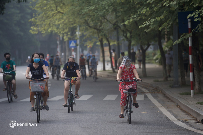 Hồ Gươm ngày trở lại: Trường đua xe đạp rộn ràng, người tập thể dục hân hoan còn giới trẻ í ới nhau chiều lượn một vòng nhé!-3