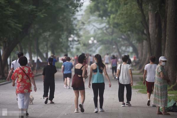 Hà Nội: Hàng loạt xe ô tô bị tạt sơn đỏ trong Khu đô thị Trung Văn-5