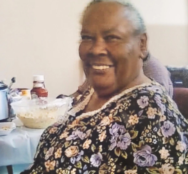 Mở nắp quan tài nhìn mặt mẹ già lần cuối, 2 chị em khóc thét trước cảnh tượng hi hữu không thể tin nổi bên trong-1