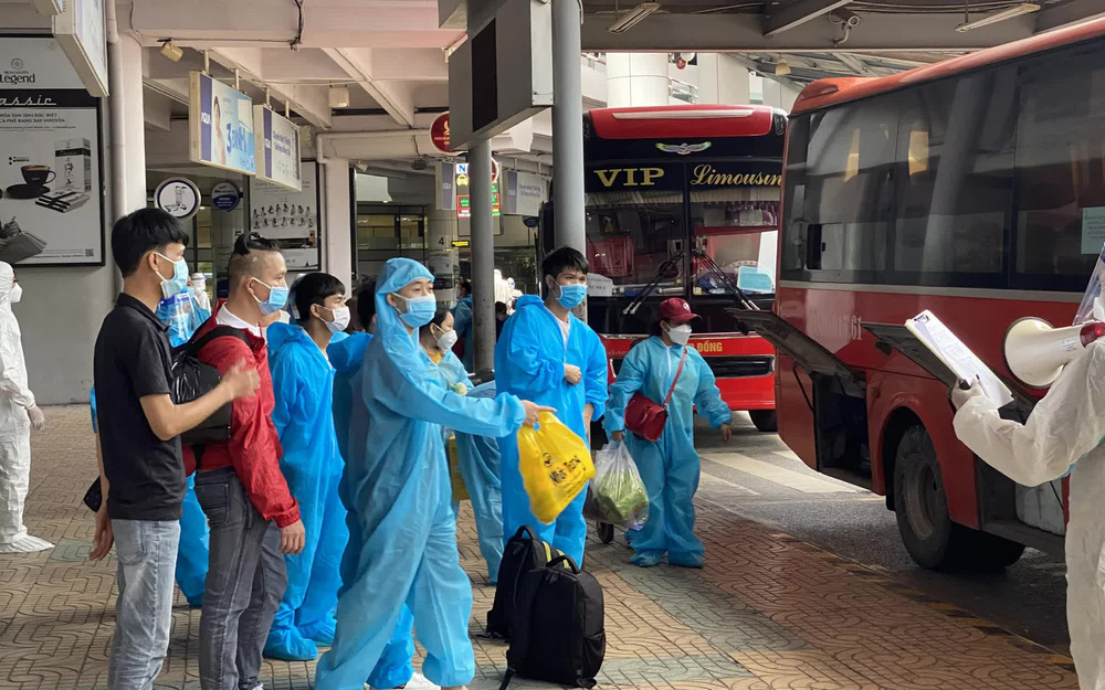 Phát hiện 4 ca dương tính trên chuyến bay đón công dân từ TP HCM về Bắc Giang-1