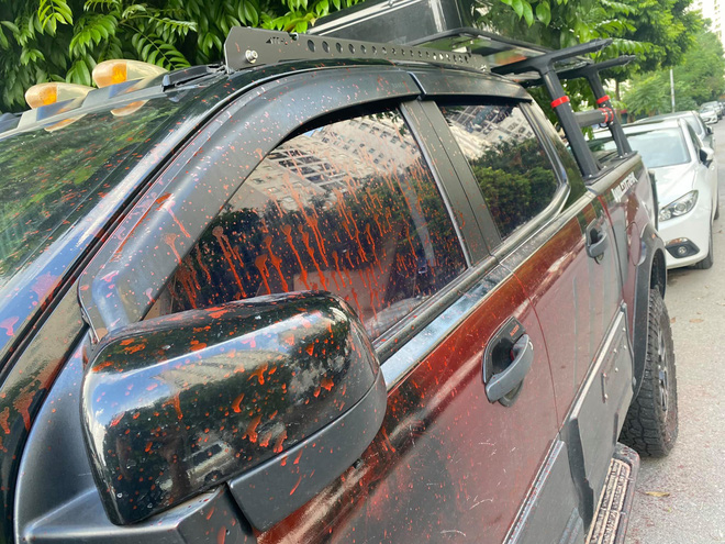 Hà Nội: Hàng loạt xe ô tô bị tạt sơn đỏ trong Khu đô thị Trung Văn-4