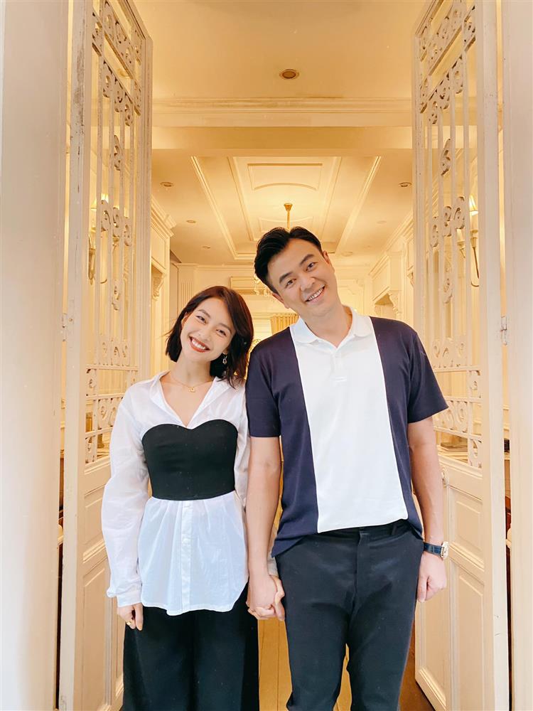 Khả Ngân trong 11 Tháng 5 Ngày có loạt cách diện áo trắng vừa đẹp vừa sang để nàng công sở copy theo-9