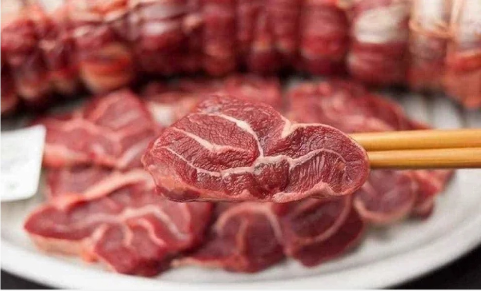 Mẹo chọn thịt bò tươi ngon, không ngậm nước, không nhầm lẫn với thịt lợn tẩm màu-1
