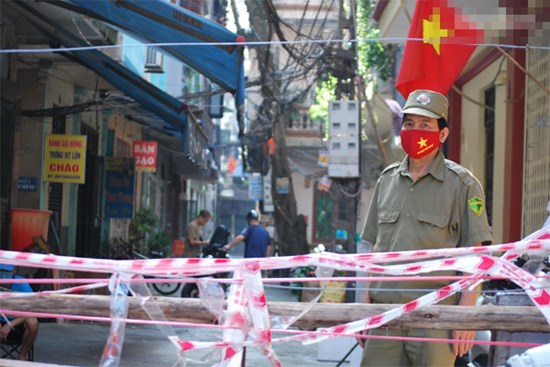 Hà Nội: Phong tỏa chợ cóc ở Hà Đông nơi ca dương tính SARS-CoV-2 từng tới mua thịt