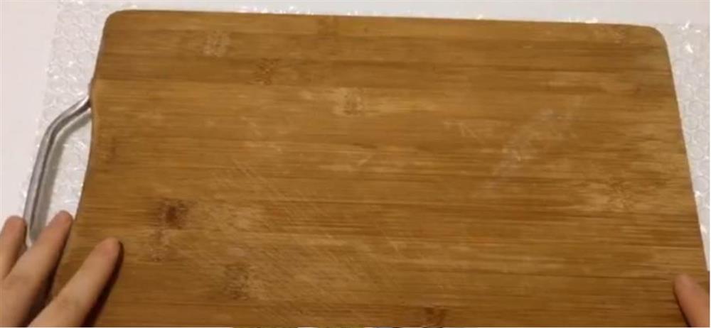 Không nên vứt miếng xốp hơi đi, để trong bếp sử dụng bạn&nbsp;sẽ thấy tác dụng&nbsp;kỳ diệu&nbsp;này-2