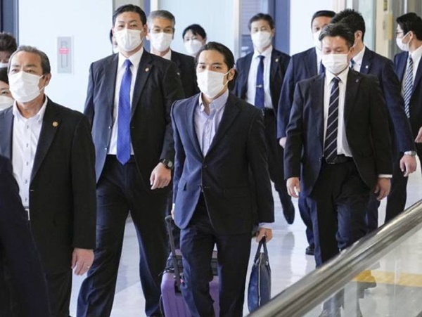 Công chúa Nhật từ chối nhận của hồi môn hơn 30 tỷ đồng, vị hôn phu quay trở về nhưng bị ném đá ngay lập tức-2