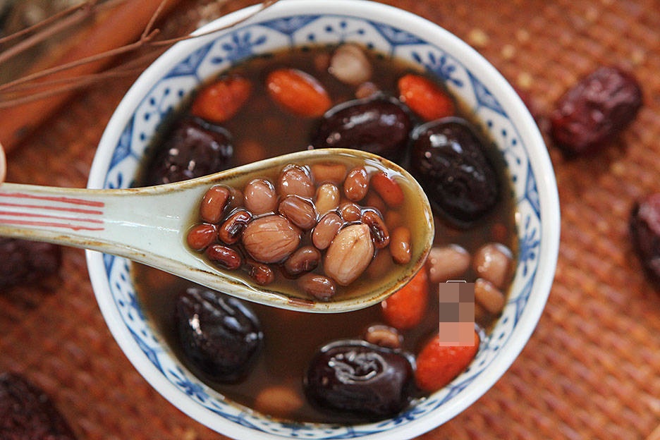 Trời lạnh, phụ nữ thông minh thường uống món canh ngũ sắc đỏ này, vừa dễ hấp thu dinh dưỡng lại phòng thiếu máu, cải thiện lão hóa da hiệu quả-2