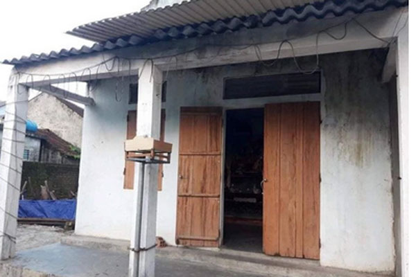 Nam sinh lớp 8 mồ côi mẹ tử vong trong tư thế treo cổ trong nhà-1