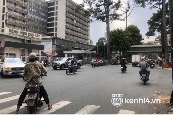 Chia sẻ NÓNG của BV Chợ Rẫy về quá trình điều trị cho Phi Nhung trước khi mất: Mô phổi đông đặc và hoại tử, đêm 27/9 bắt đầu trở nặng-1