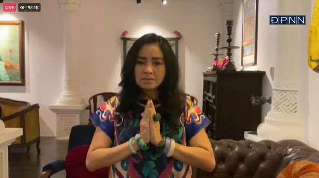 Nghẹn ngào khoảnh khắc con gái nuôi của Phi Nhung thay mẹ nhận điều này trong lễ cầu siêu, sư thầy còn chia sẻ lý do nữ ca sĩ vì sao chưa tiêm vắc xin-6