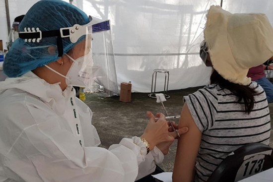 TP.HCM tạm ngừng sử dụng một lô vắc xin ngừa COVID-19