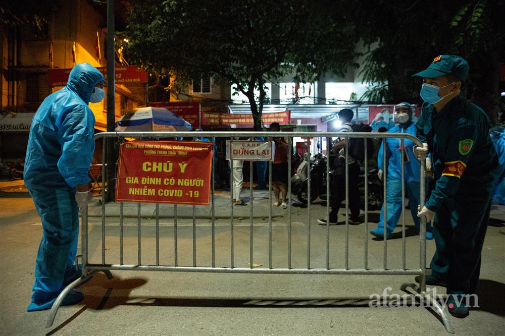 Hà Nội dỡ bỏ phong tỏa ổ dịch Thanh Xuân Trung, đón người dân về nhà sau hơn 1 tháng cách ly y tế-5