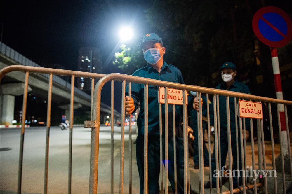 Hà Nội dỡ bỏ phong tỏa ổ dịch Thanh Xuân Trung, đón người dân về nhà sau hơn 1 tháng cách ly y tế-7
