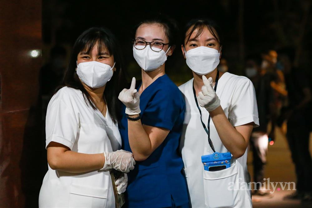 Hà Nội dỡ bỏ phong tỏa ổ dịch Thanh Xuân Trung, đón người dân về nhà sau hơn 1 tháng cách ly y tế-9