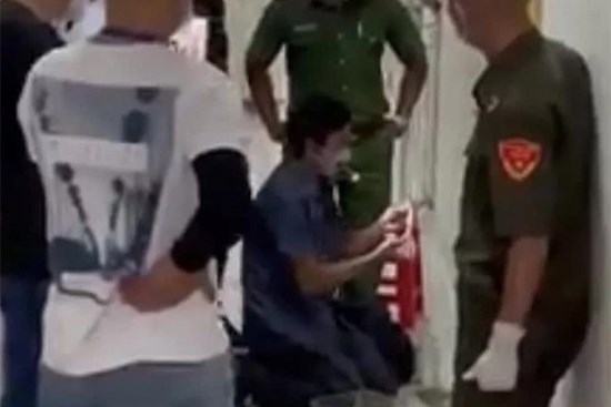 Xôn xao vụ phá khóa đưa người phụ nữ đi test Covid-19: 