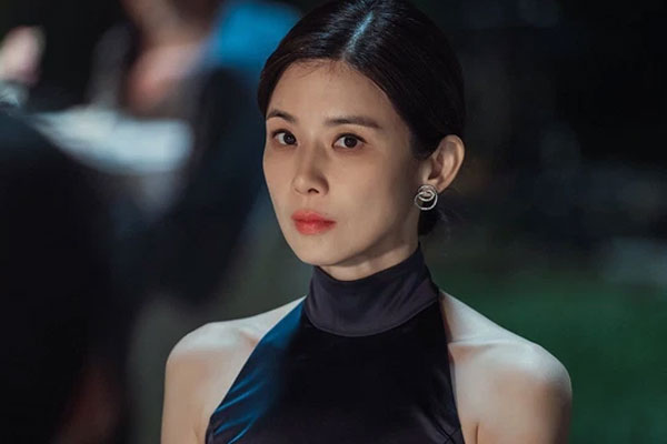 Bà nội tham lam, giành cả miếng ăn với cháu’-2