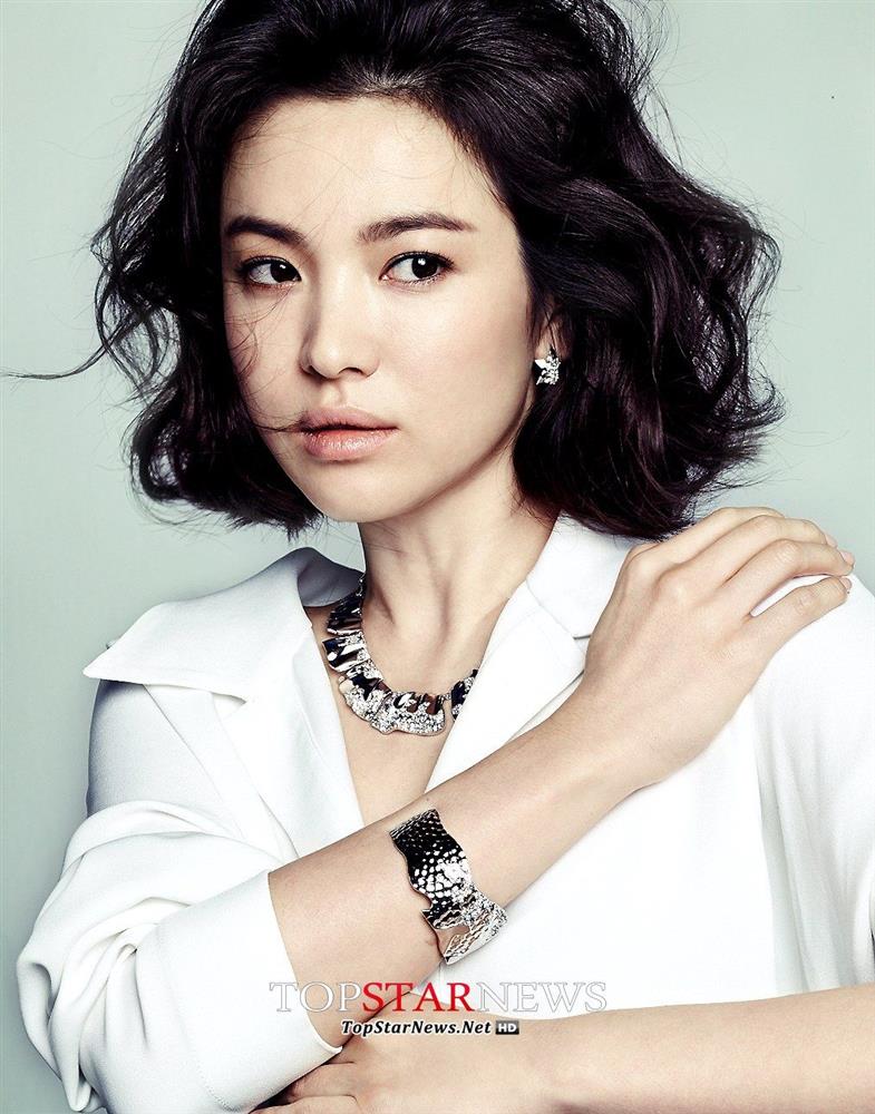 Kiểu tóc ngắn gây khó dễ cho nhan sắc của Song Hye Kyo: Lúc thì già đanh, khi lại sang trọng ngút ngàn-6