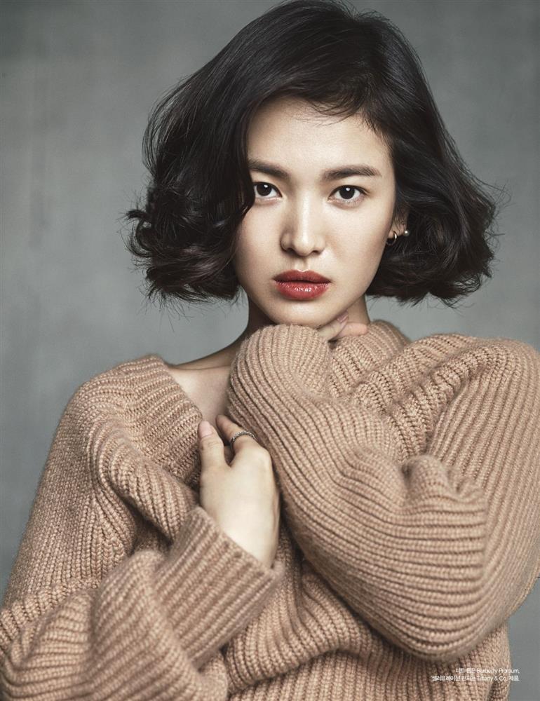 Kiểu tóc ngắn gây khó dễ cho nhan sắc của Song Hye Kyo: Lúc thì già đanh, khi lại sang trọng ngút ngàn-7