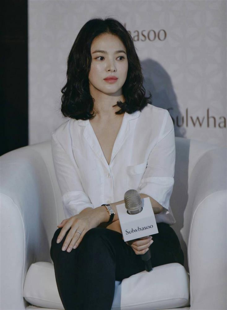 Kiểu tóc ngắn gây khó dễ cho nhan sắc của Song Hye Kyo: Lúc thì già đanh, khi lại sang trọng ngút ngàn-11