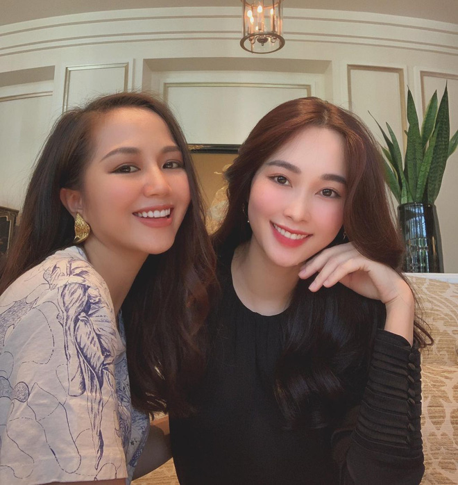 Bà chủ Hà thành khiến dân tình loá mắt với không gian sống xa hoa như cung điện, mỗi lần soạn đồ hiệu là kín cả góc nhà-18