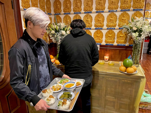 Lễ cầu siêu cho Phi Nhung tại Mỹ: Con gái suy sụp trước di ảnh mẹ, Trizzie Phương Trinh, Hồng Đào có mặt chia buồn-5