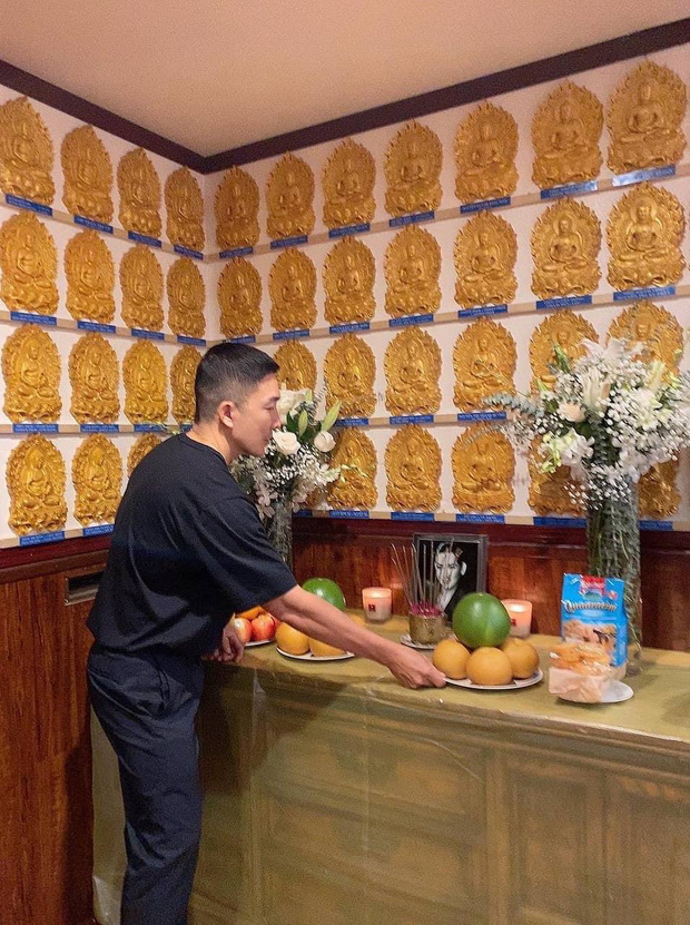 Lễ cầu siêu cho Phi Nhung tại Mỹ: Con gái suy sụp trước di ảnh mẹ, Trizzie Phương Trinh, Hồng Đào có mặt chia buồn-4