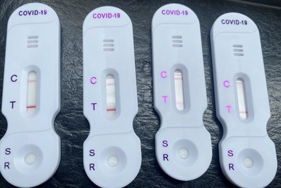 Bán một bộ kit test nhanh Covid-19, dân buôn lãi cả trăm nghìn đồng