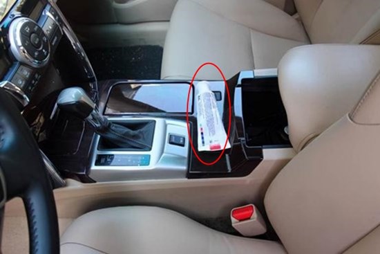 Tại sao lại nên có kem đánh răng ở trong xe? Người lái xe già: Nó giải quyết những rắc rối lớn