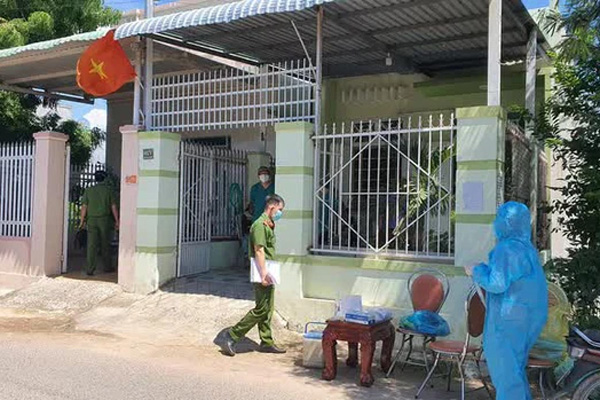 Bắt giữ thiếu phụ 20 tuổi trốn truy nã-2