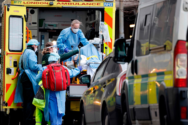 Chần chừ tiêm vaccine, nhiều người phải trả giá đắt-2