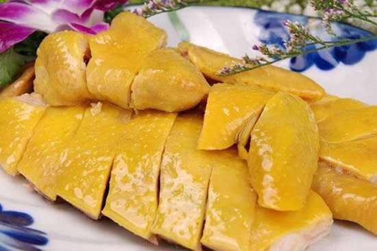 Thêm cách hay để gà luộc luôn căng bóng, thơm lừng, vàng mướt hấp dẫn