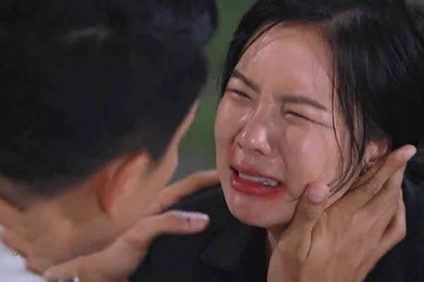 Chồng luôn so sánh vợ với em gái, đêm khuya vượt đường xa về nhà vì mẹ ốm mà anh ta phải đờ đẫn nhìn cảnh tượng trong nhà-3