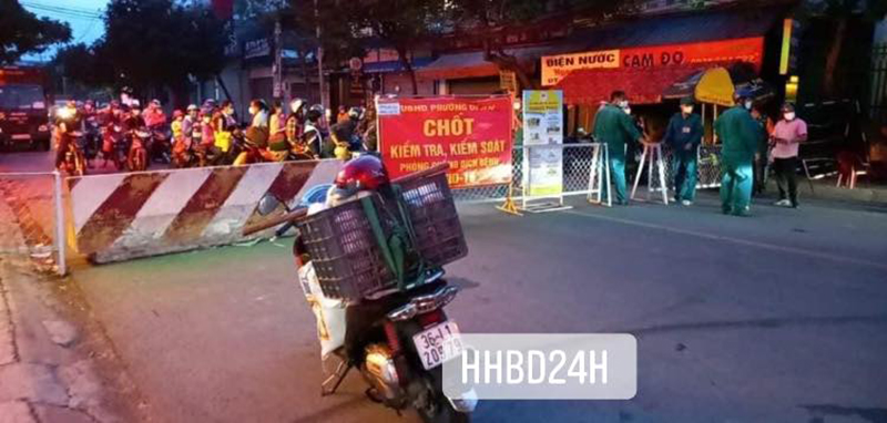 Clip: Nhiều người dân ở Bình Dương đổ ra đường trong đêm tự phát về quê-3