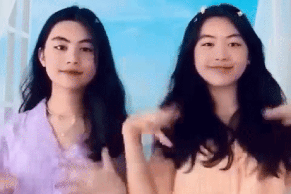 Mặc đồ bộ cũng giật spotlight cõi mạng, không ai làm lại hai ái nữ nhà MC Quyền Linh