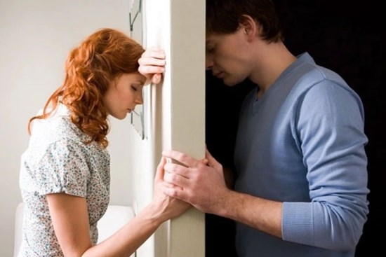 Chọn tha thứ hay ly hôn khi người bạn đời phản bội?