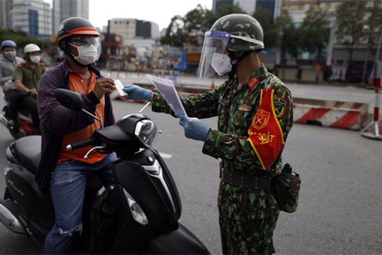 TP.HCM bỏ giấy đi đường sau ngày 30/9, người dân không tự ý ra vào thành phố bằng phương tiện cá nhân