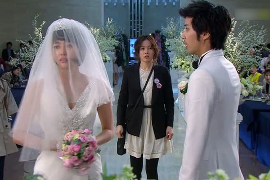 Sát ngày cưới, tôi phải nhường váy cô dâu cho bạn thân chỉ vì một lời xin lỗi