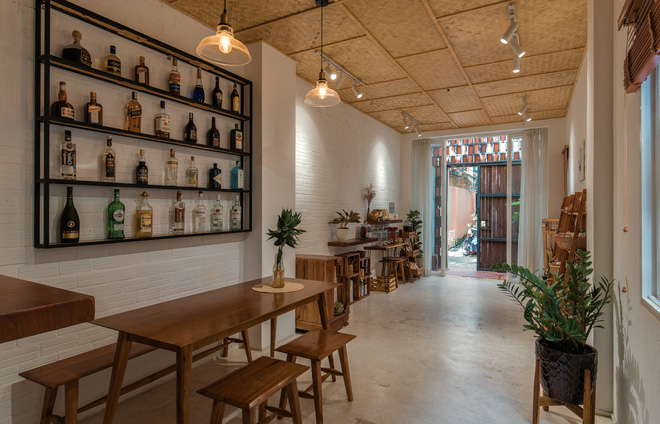 Xiêu lòng với ngôi nhà 30m2 sâu trong hẻm nhỏ Sài Gòn, mặt tiền toàn gạch gốm hút gió và ánh sáng trên cả tuyệt vời-8