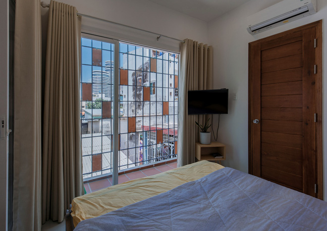 Xiêu lòng với ngôi nhà 30m2 sâu trong hẻm nhỏ Sài Gòn, mặt tiền toàn gạch gốm hút gió và ánh sáng trên cả tuyệt vời-15